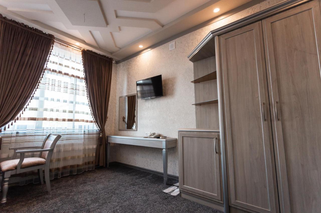 Diyor Hotel Marghilon Bagian luar foto