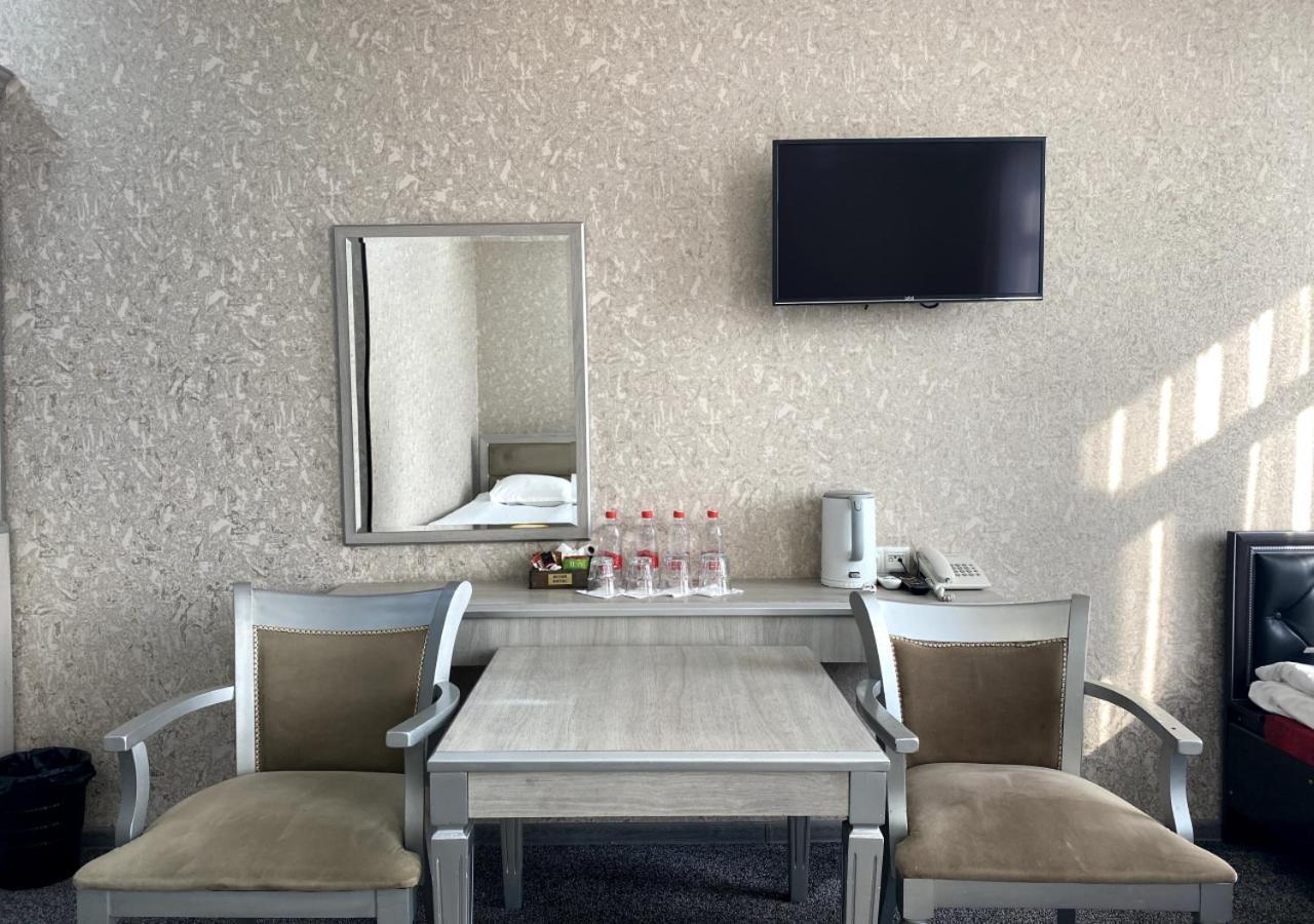 Diyor Hotel Marghilon Bagian luar foto