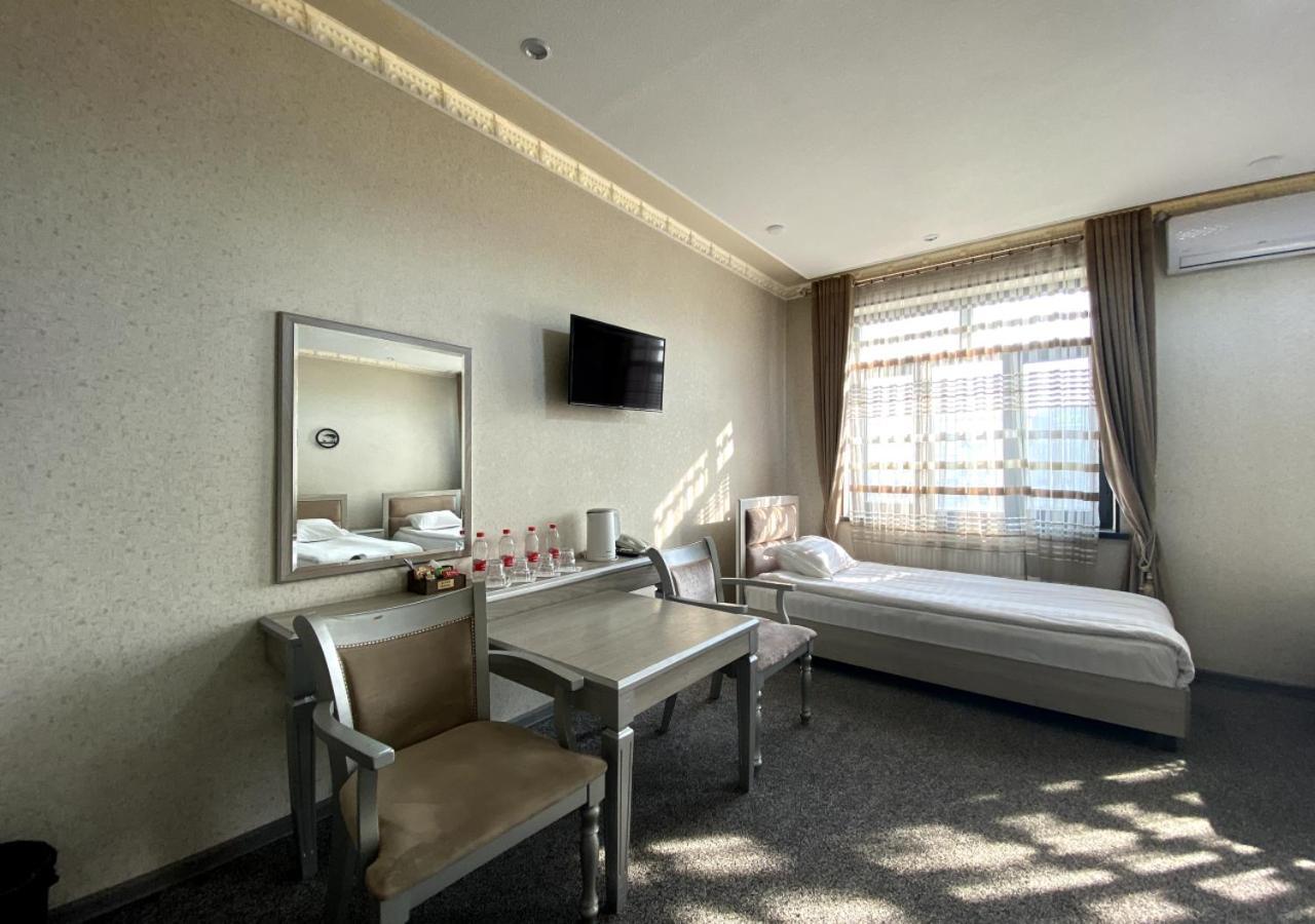 Diyor Hotel Marghilon Bagian luar foto