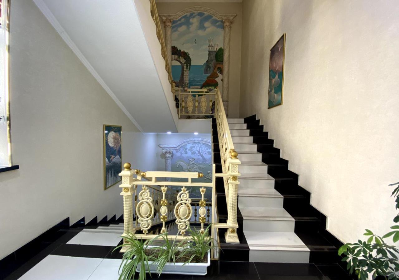 Diyor Hotel Marghilon Bagian luar foto