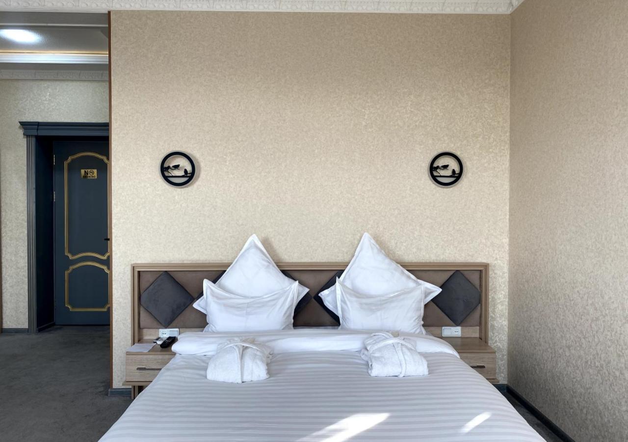 Diyor Hotel Marghilon Bagian luar foto